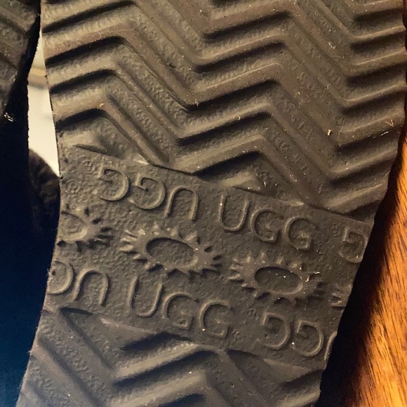 UGG AUSTRALIA CLASSIC SHORT 5825. - Picture 13 of 16